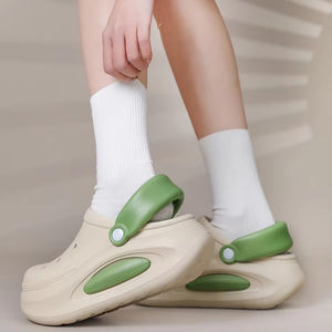 Sandales à Trous au Meilleur Prix Chaussures de Plage Vibrantes Sabots de Jardin Tendance Chaussures de Type Sabot Élégantes pour Hommes Femmes Adolescents Style Urbain - Product Image 1