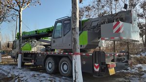 مبيعات المصنع مباشرة Zoomlion ZTC300V <span class=keywords><strong>30</strong></span> طن رافعة شاحنة جميع التضاريس رافعة شاحنة مستعملة - Product Image 2
