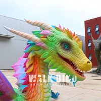 Dragon volant occidental grandeur nature personnalisable pour l'extérieur avec modèle de bébé pour la décoration des parcs à thème, des aéroports et des écoles, télécommande