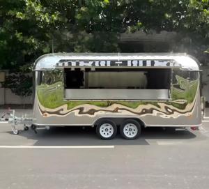 Carrito de Sándwiches Cubanos con Pan Prensado y Carne de Cerdo Mojo, Jamón y Queso Suizo con Encurtidos, Fusión Miami-Havana - Product Image 5