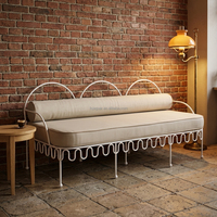 Banc en fer à cadre ondulé de style mi-vintage, avec assise rembourrée épaisse et coussin lombaire, écologique, pour hôtels, villas, appartements américains et espaces baies