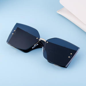 Lunettes de soleil sans monture de style européen pour femmes, verres PC, protection UV400, couleur noire, mode urbaine, lunettes transfrontalières - Product Image 1