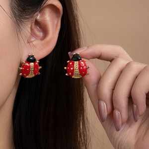 6 Farben Marienkäfer-Ohrstecker aus Edelstahl mit Emaille-Öltropfen, goldfarben, anlaufbeständig, niedlicher Tier-Schmuck für Damen, Geschenk für sie - Product Image 2