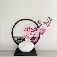 Paravent chinois moderne en soie artificielle avec fleurs de clematis noires, mini vase fait main pour la décoration intérieure et de jardin