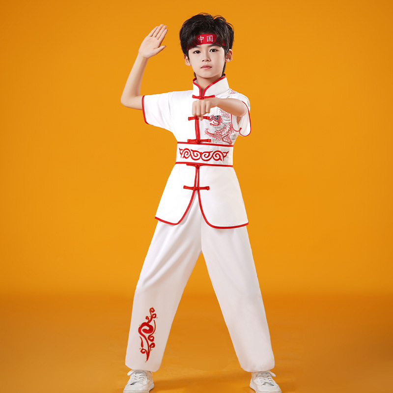 Camicia bianca a maniche corte con spalline e cintura in vita