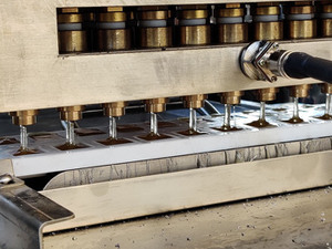 Máquina Depositadora de Gomitas Multifuncional Mini Semiautomática Sinofude para Vitaminas y Frutas con Forma Personalizada - Product Image 3