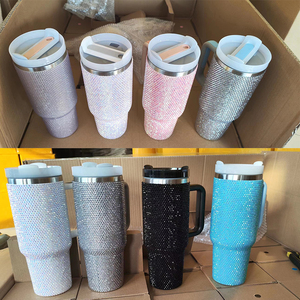 Boccale da birra riutilizzabile in acciaio inossidabile isolato da 40oz con manico e coperchio, pronto per la spedizione, con strass, modello Cow Ice - Product Image 1