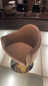 Fauteuil de Barbier Hydraulique Blanc, Chaise de Salon de Coiffure Rembourrée et Ajustable en Hauteur, Pivotante à 360 Degrés pour Salon de Beauté - Product Image 6