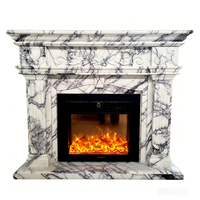 Cheminée en marbre lilas sculpté à la main, design moderne et luxueux, entièrement entourée de pierre naturelle pour la décoration intérieure.
