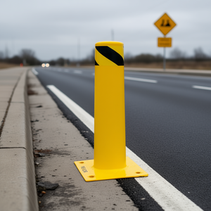 Bolardo de Seguridad Vevor de 24 x 4.5 Pulgadas, Tubo de Acero con Recubrimiento en Polvo Amarillo, para Montaje en Suelo en Áreas Sensibles al Tráfico - Product Image 2