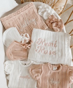 Tutina Estiva <span class=keywords><strong>per</strong></span> Neonata in Cotone 100% con Bordo Arricciato, Jacquard Testurizzato e Dettagli Traforati, Personalizzabile, con Cappellino e Scarpine - Product Image 5