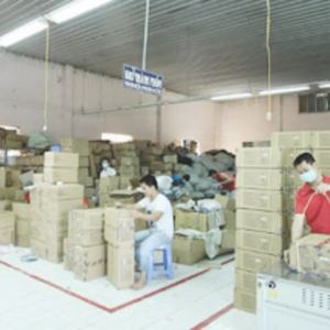 Veste de travail en daim Cleanfit personnalisée, col bicolore, style barn, silhouette courte tendance, fabricant de vestes - Product Image 4