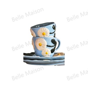 Set di Tazza e Piattino in Porcellana Ispirato al Vintage con Motivo Margherita - Lavabile in Lavastoviglie e Utilizzabile nel Microonde con Vassoio - Per Uso Domestico e da Caffetteria - Product Image 1