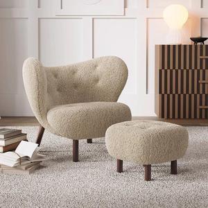 Fauteuil individuel de luxe design en bois massif et laine de mouton capitonnée pour salon - Product Image 1