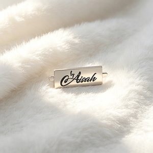 Etiqueta metálica ovalada de aleación de zinc esmaltada, producida a medida, con logotipo de marca personalizado, para accesorios de ropa y hiyabs. - Product Image 6
