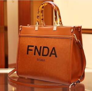 กระเป๋าถือหนังแท้สุดหรูสำหรับผู้หญิง กระเป๋าถือดีไซเนอร์ แบรนด์ดัง กระเป๋าถือหรูสำหรับผู้หญิง - Product Image 3