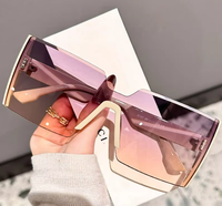 Nouvelles Lunettes de Soleil Carrées Élégantes et Scintillantes Tendance Grande Monture Femme Effet Amincissant Visage Haute Couture Protection UV400 2026