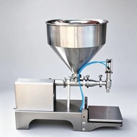 Machine de remplissage de bouteilles de sauce piquante à piston avec trémie chauffée pour l'emballage de sauce chili et de sauce barbecue