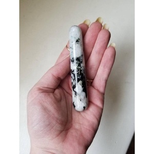 Serene Touch Rainbow Moonstone Varita de masaje pulida Rodillo de cristal suave de grado médico para aliviar el dolor y curar la energía del amor - Product Image 2