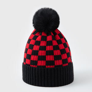 Bonnet en tricot jacquard à carreaux en acrylique épais et chaud de haute qualité, noir et <span class=keywords><strong>blanc</strong></span>, <span class=keywords><strong>avec</strong></span> pompon et impression numérique - Product Image 6