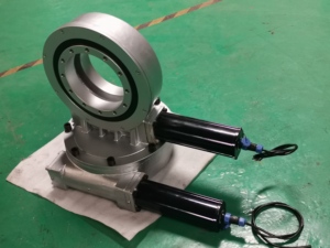 Réducteur de rotation à deux axes SDE12 étanche IP66 à couple élevé de 15000 Nm avec moteur CC 24 V, système de suivi solaire double, roulement de rotation - Product Image 6
