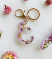 Porte-clés personnalisé en résine avec fleur et pompon, porte-clés lettre florale, porte-clés initial, cadeaux, bijoux, accessoire de sac