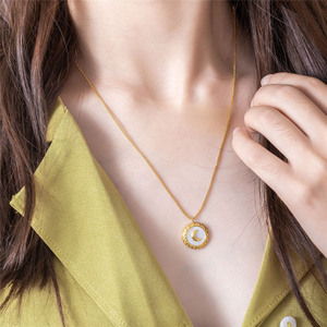 Collana con Ciondolo a Catena in Acciaio Inossidabile Placcato Oro 18K, Design Luna Bianca, Lussuosa e alla Moda, con Micro Inserti - Product Image 5