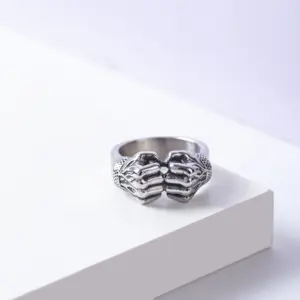 Anillo de calavera de estilo gótico, amuleto vikingo de acero inoxidable, anillo de brújula Rúnica, puños de boxeo tallados Vintage, anillo de poder para hombres