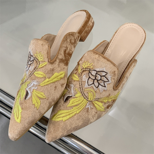 2025 New Elegant Embroidered <b>Flat</b> slippers European and American Fashion Sexy Slip-on Trendy Women's Shoes - Product Image 1