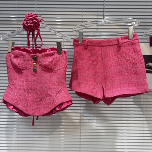 Conjunto de 2 Piezas Sexy para Mujer, Camiseta con Dobladillo de Encaje y Hebilla Metálica, Pantalones Cortos Fruncidos, a la Moda - Product Image 1