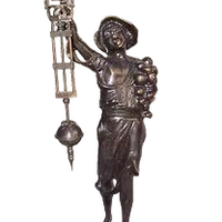 Statue de garçon à l'oignon en laiton de style allemand, horloge à balancier oscillant avec pendule de 3 jours