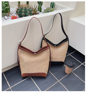 Sac à bandoulière bohème en paille avec une seule sangle, fermeture ouverte, sac fourre-tout d'été pour femme, sac à main en cuir personnalisé - Product Image 1