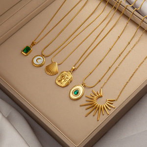 Collar Personalizado Estilo Coreano con Candado Grueso Esmaltado y Dije de Corazón en Oro de 18K para Mujer - Product Image 3