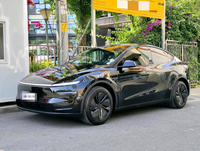 Tesla Model Y SUV électrique avec transmission intégrale, autonomie de 593 km et puissance de 220 kW