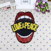Patch à sequins rouges en forme de lèvres avec inscription 'Love & Peace', Applique à sequins style 'Mouth' rétro rock pour veste, sweat à capuche, sac, streetwear hip-hop et articles vintage