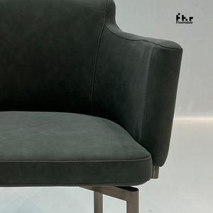 Fauteuil de salle à manger moderne en similicuir vert foncé avec accoudoirs cousus et base en métal brossé pour hôtel et restaurant - Product Image 5