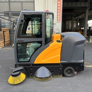 Popular C190 New Ride-on Automatic <b>Floor</b> <b>Cleaning</b> with Burnishing for Factory Warehouse High Performance - Product Image 1