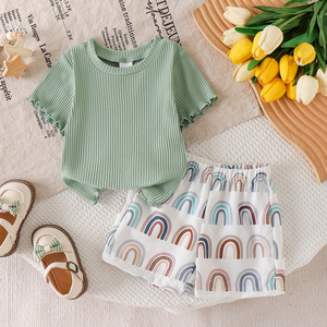 Completo Estivo 2026: Nuovo Set Due Pezzi per <span class=keywords><strong>Bambina</strong></span> - Maglietta Verde a Maniche Corte in Maglia + <span class=keywords><strong>Pantaloncini</strong></span> Stampati - Abbigliamento Quotidiano per Bambini - Product Image 1