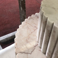 Table d'appoint colonne en marbre rose crème cannelé SH STONE en pierre naturelle pour salon et décoration intérieure
