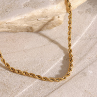 Derniers bijoux tendance en acier inoxydable plaqué or 18 carats avec pendentif carré étoile lisse et triple couche pour femmes