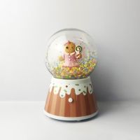 Globe à neige de Noël personnalisé en verre avec musique et lumière, vente en gros de globe à neige de Noël avec tasse en verre