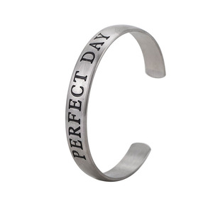 กำไลข้อมือรูปตัว C แบบเปิด ทำจากไทเทเนียมสลักลาย Perfect Day ของขวัญเครื่องประดับสำหรับทุกเพศ - Product Image 5