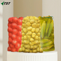 Sac en filet tubulaire rouge pour l'emballage de pommes de terre oignons sac en filet en plastique PP avec cordon de serrage et tailles personnalisés pour les marchés du Sénégal