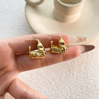 Boucles d'oreilles clous géométriques texturées Gaovo Niche Edgy en acier inoxydable plaqué or véritable, bijoux de mode streetwear pour femmes, vente en gros