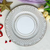 Piring alas makan mewah berbahan plastik ramah lingkungan berbentuk bulat dengan renda bunga, ukuran 13 inci, warna putih, untuk resepsi makan malam pernikahan