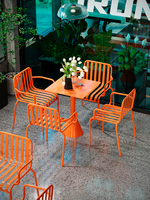 Ensemble de chaises de table à manger orange pour patio extérieur Art en fer Conception de célébrités sur Internet pour cafés Boutiques de thé au lait Balcons Loisirs