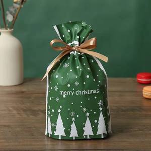 Bolsa de regalo de Navidad con MOQ bajo, bolsa de embalaje autoportante, diseño de bolsa con cordón de dibujos animados, bolsa de regalo para dulces - Product Image 4