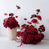 Ensemble de table moderne personnalisé en soie de haute qualité, durable et incassable, avec centre de table en boule de fleurs rouges pour mariage, anniversaire, remise de diplôme