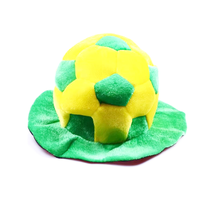Chapeau de supporter en peluche du Brésil avec ballons de football 3D souples – Idéal pour la Coupe du Monde, les matchs, les festivals et les événements en stade