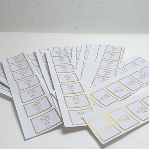 Meilleur prix pour des <span class=keywords><strong>autocollants</strong></span> personnalisés en feuille d'or résistants à l'eau, <span class=keywords><strong>autocollants</strong></span> adhésifs à forte force, étiquettes de logo pour flacons de parfum en verre - Product Image 4